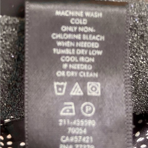 Ann Taylor sleeveless blouse. Button closure at neckline. - Picture 5 of 5